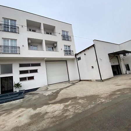 White Apartments Kosovo Polje Extérieur photo