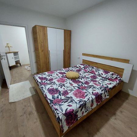 White Apartments Kosovo Polje Extérieur photo