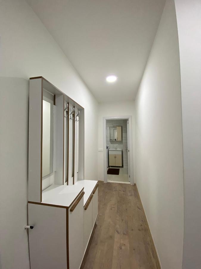 White Apartments Kosovo Polje Extérieur photo