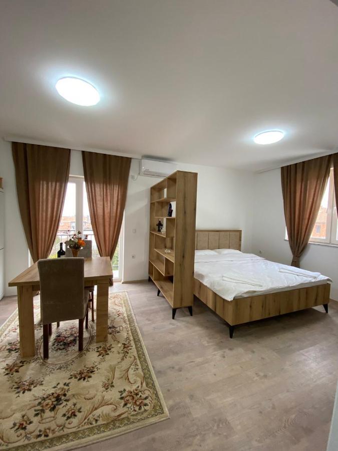 White Apartments Kosovo Polje Extérieur photo