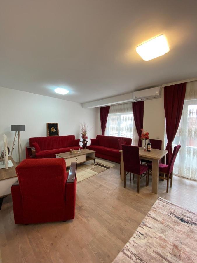 White Apartments Kosovo Polje Extérieur photo