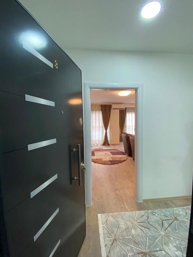 White Apartments Kosovo Polje Extérieur photo