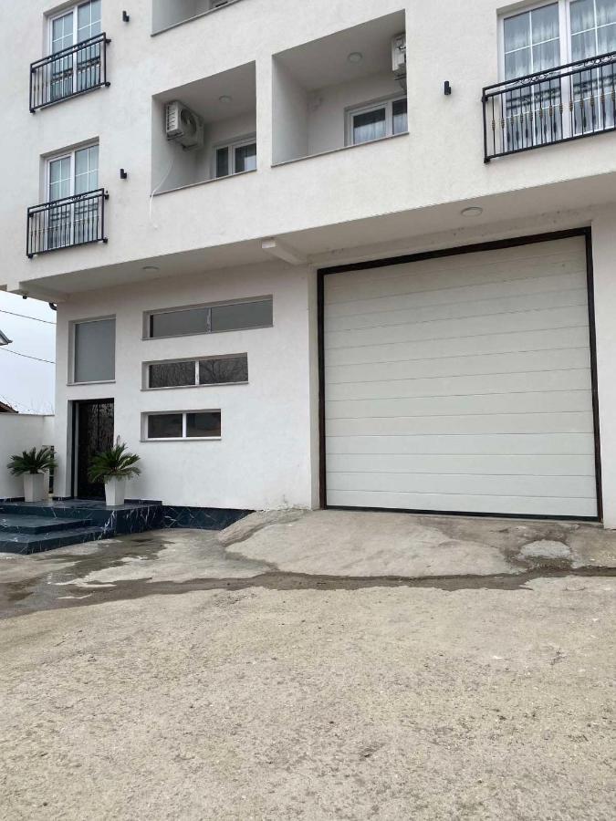 White Apartments Kosovo Polje Extérieur photo
