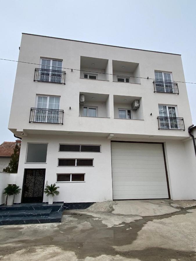 White Apartments Kosovo Polje Extérieur photo