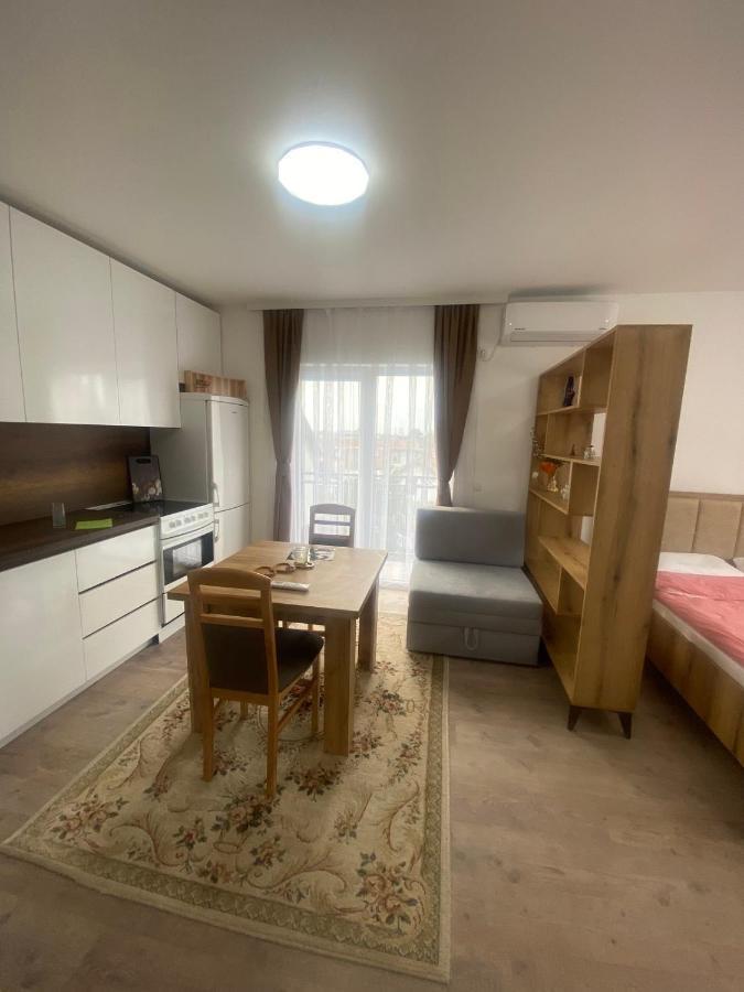 White Apartments Kosovo Polje Extérieur photo